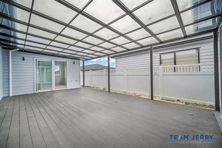 Photo of property in 67 Whare Kauri Road, Papakura, 2110