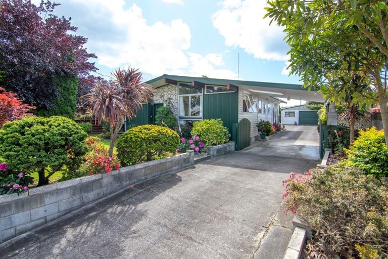 Photo of property in 27 Raglan Avenue, Cloverlea, Palmerston North, 4412