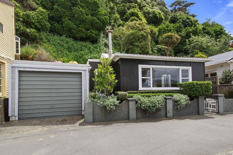 Photo of property in 211 Marine Parade, Seatoun, Wellington, 6022
