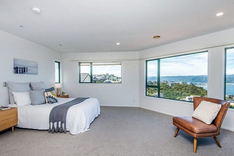 Photo of property in 44 Dress Circle, Newlands, Wellington, 6037