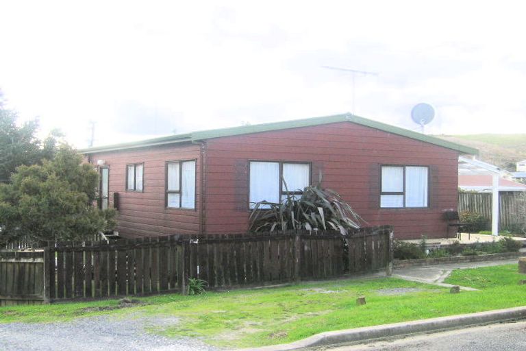 Photo of property in 2/5 Buchanan Street, Hikurangi, 0114