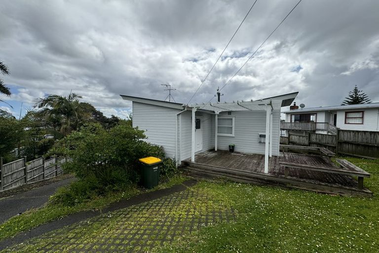 Photo of property in 1/592 East Coast Road, Pinehill, Auckland, 0630