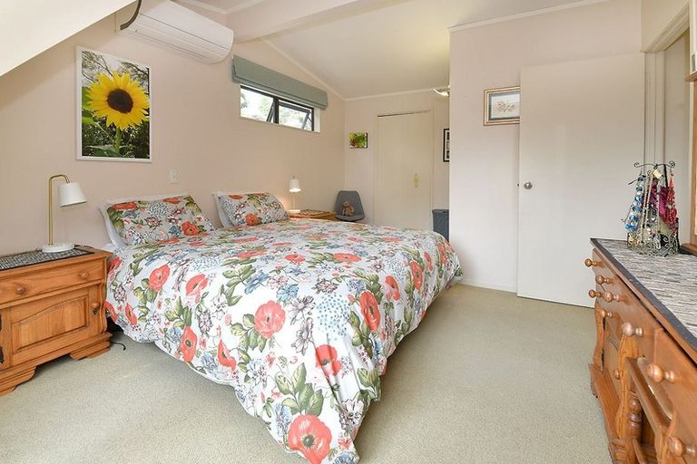Photo of property in 30 Cochrane Avenue, Arkles Bay, Whangaparaoa, 0932
