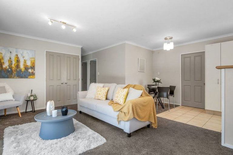 Photo of property in 5 Westvale Avenue, Ranui, Auckland, 0612