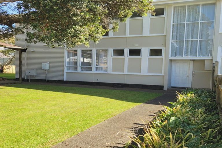 Photo of property in 27 Cook Street, Marfell, New Plymouth, 4310