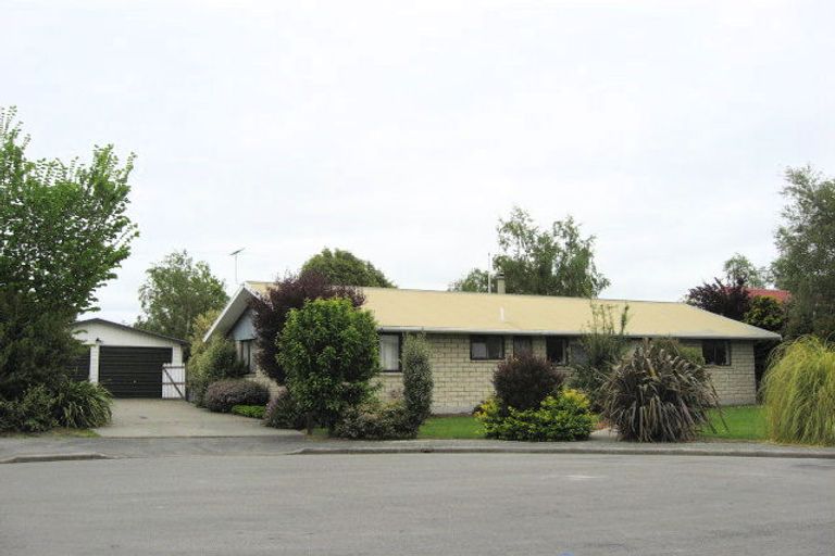 Photo of property in 13 Hegan Place, Rangiora, 7400