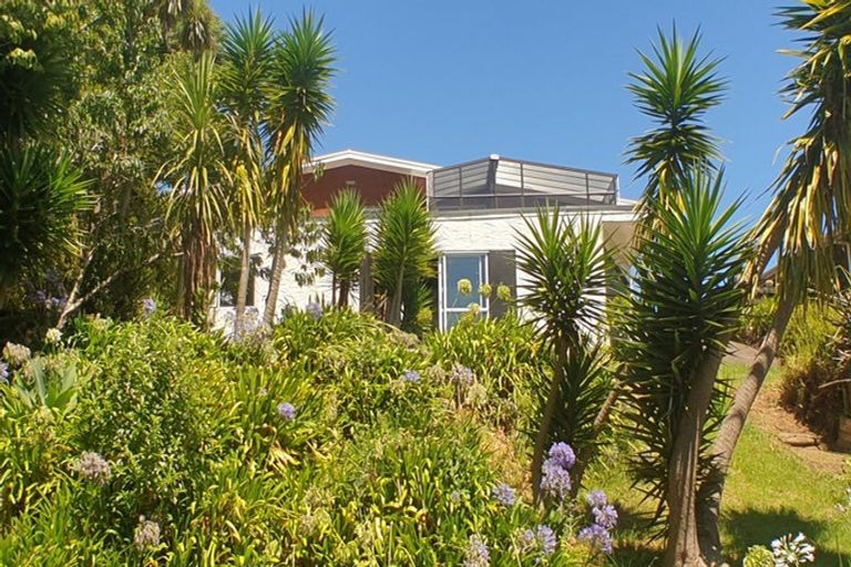 Photo of property in 60 Rewarewa Road, Te Atatu Peninsula, Auckland, 0610