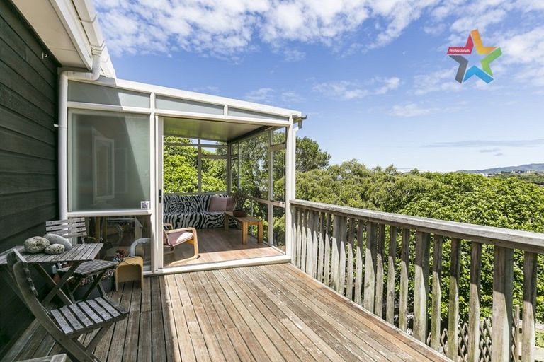 Photo of property in 153 Nevay Road, Miramar, Wellington, 6022