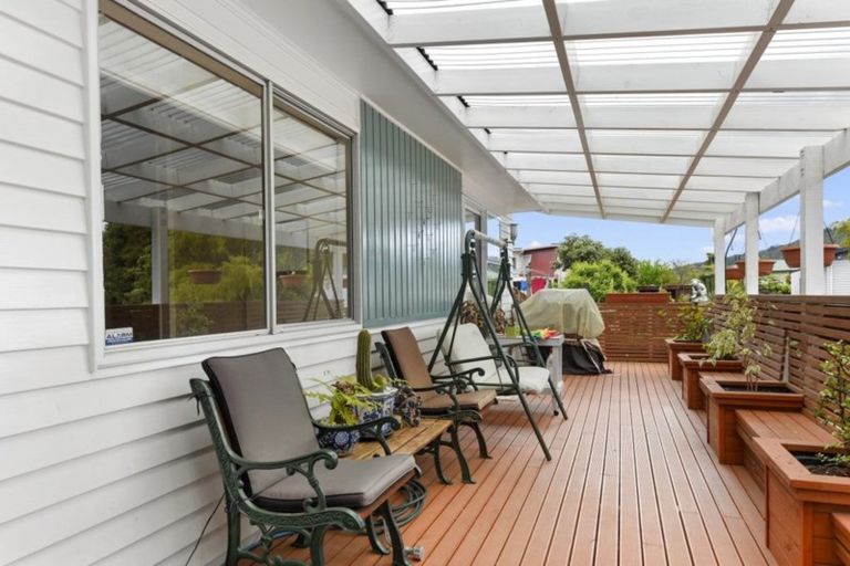Photo of property in 18 Vista Crescent, Maoribank, Upper Hutt, 5018