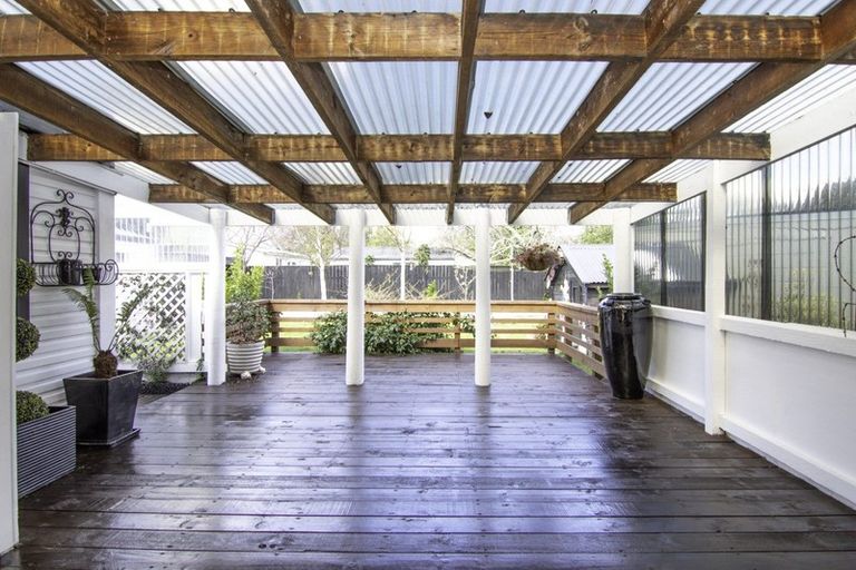 Photo of property in 320 Featherston Street, Palmerston North, 4410