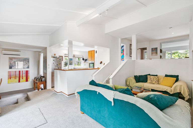 Photo of property in 75 Saddleback Rise, Murrays Bay, Auckland, 0630