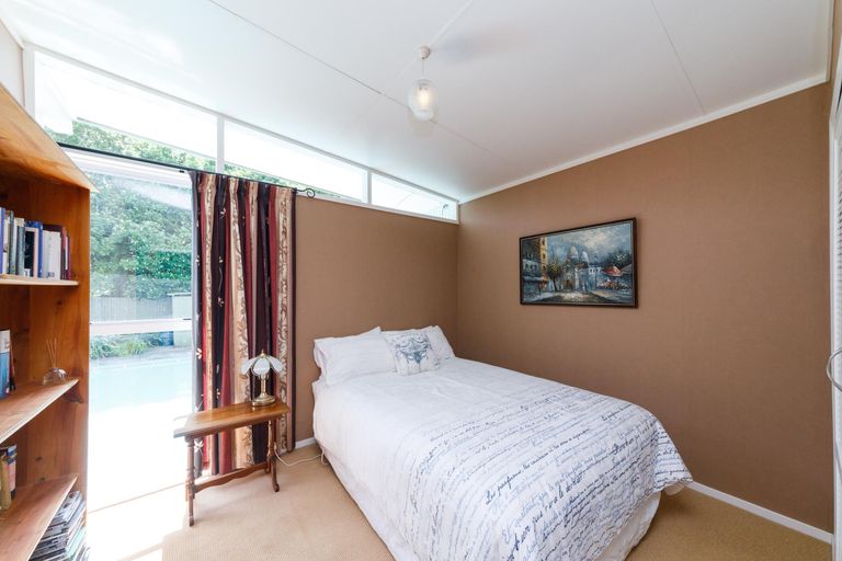 Photo of property in 16 Wikiriwhi Crescent, Awapuni, Palmerston North, 4412