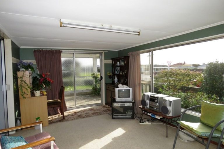 Photo of property in 17 Russell Street, Westport, 7825