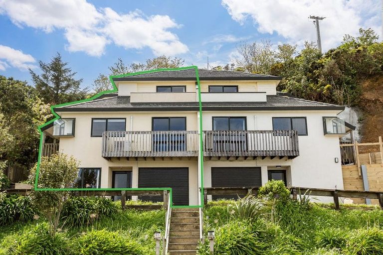 Photo of property in 21 Ladbrooke Drive, Newlands, Wellington, 6037