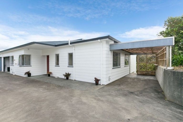 Photo of property in 4 Ronald Woolf Place, Churton Park, Wellington, 6037