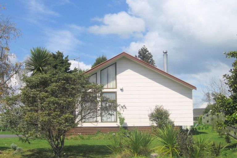 Photo of property in 2 Walnut Place, Owhata, Rotorua, 3010