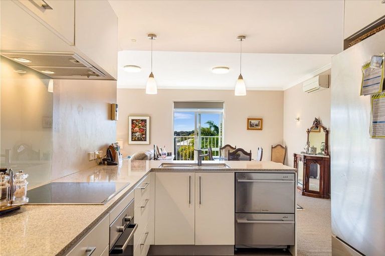 Photo of property in 33 Parkside Drive, Orewa, 0931