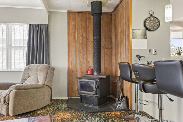 Photo of property in 79 Brougham Street, Westport, 7825