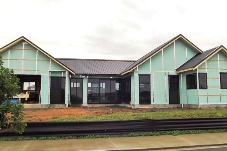 Photo of property in 13 Wheriko Avenue, Glenbrook, Waiuku, 2681