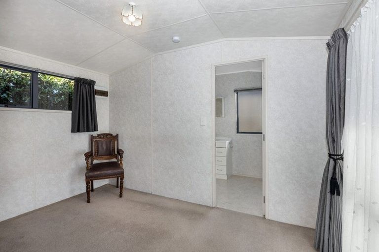 Photo of property in 66 Guadeloupe Crescent, Grenada Village, Wellington, 6037