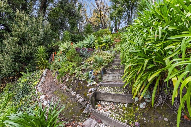 Photo of property in 94 Milton Road, Bluff Hill, Napier, 4110