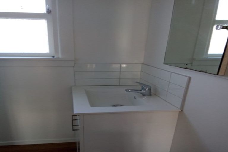 Photo of property in 15 Owles Terrace, New Brighton, Christchurch, 8061