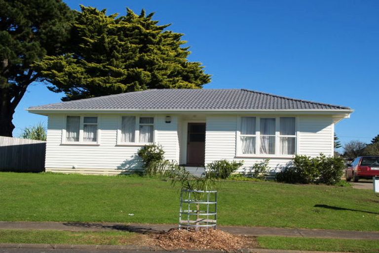 Photo of property in 12 Courtenay Crescent, Mangere East, Auckland, 2024