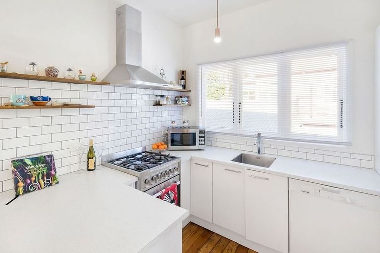 Photo of property in 1/18 Nile Road, Milford, Auckland, 0620