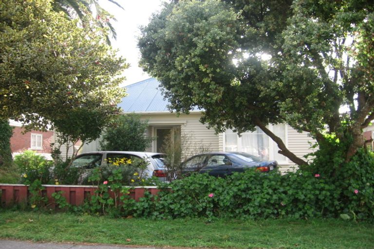 Photo of property in 49 Waiwhetu Road, Waiwhetu, Lower Hutt, 5010