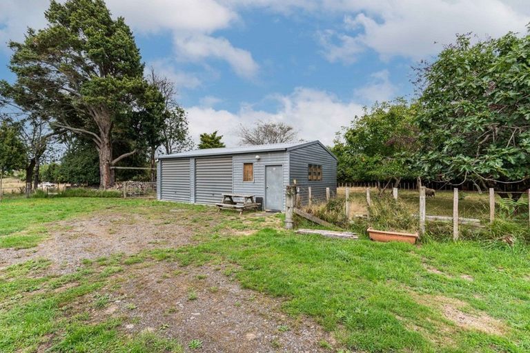 Photo of property in 30 Sandon Block Road, Ohingaiti, Hunterville, 4783