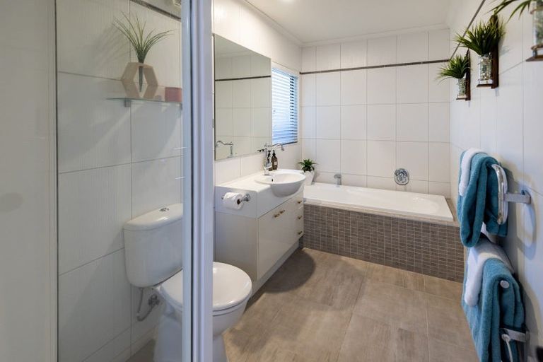 Photo of property in 103 Pine Harbour Parade, Beachlands, Auckland, 2018