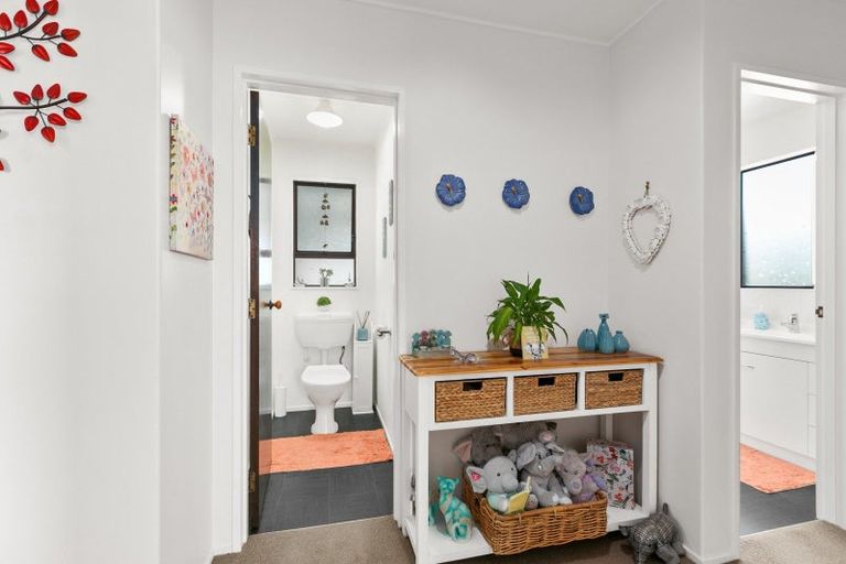 Photo of property in 7 Latham Stubbs Crescent, Waipawa, 4210