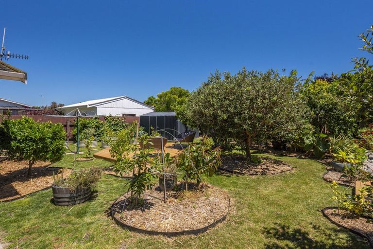 Photo of property in 4 Graham Grove, Waikanae, 5036