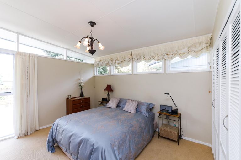Photo of property in 16 Wikiriwhi Crescent, Awapuni, Palmerston North, 4412