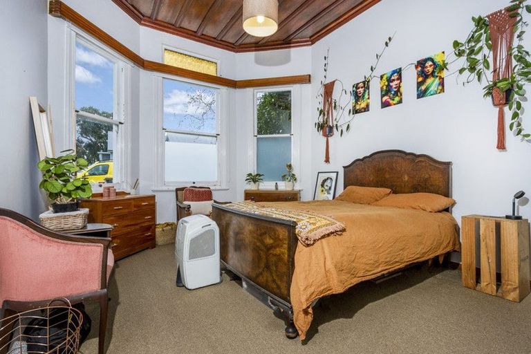 Photo of property in 33 Waimana Avenue, Northcote Point, Auckland, 0627