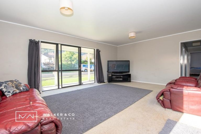 Photo of property in 1/1 Glenbrook Grove, Naenae, Lower Hutt, 5011