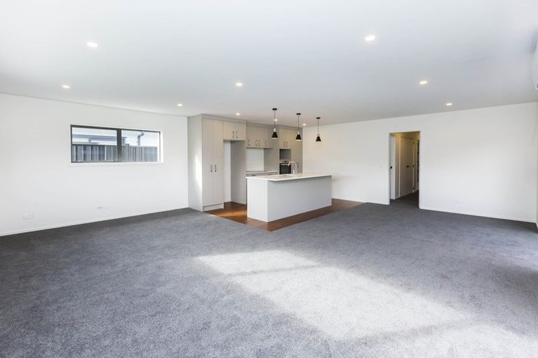 Photo of property in 7 Thornbury Lane, Timberlea, Upper Hutt, 5018