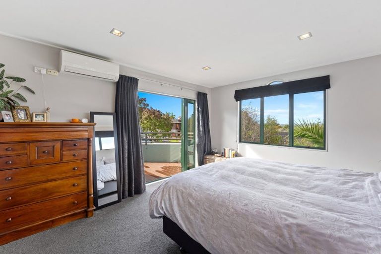 Photo of property in 34 Lagoon Way, West Harbour, Auckland, 0618