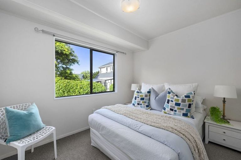 Photo of property in 2/51 Nigel Road, Browns Bay, Auckland, 0630