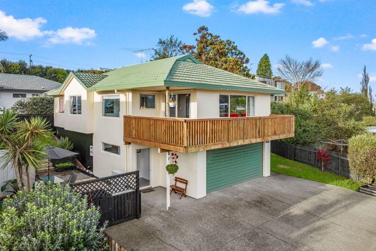 Photo of property in 2/15 Ellenbury Place, Stanmore Bay, Whangaparaoa, 0932