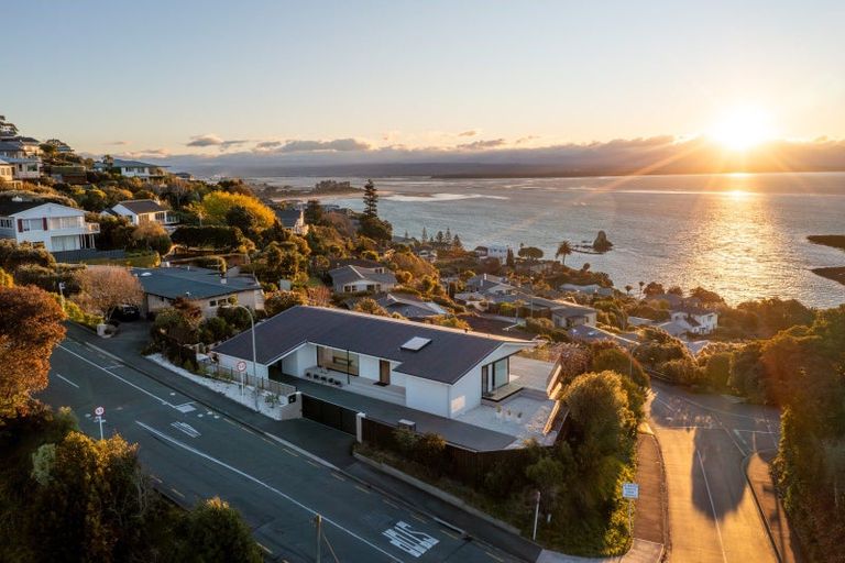 Photo of property in 82 Princes Drive, Britannia Heights, Nelson, 7010