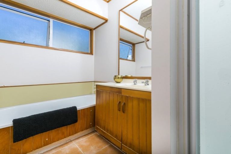 Photo of property in 30a William Bond Street, Stanley Point, Auckland, 0624