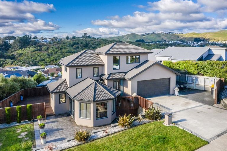 Photo of property in 5 Dusky Crescent, Aotea, Porirua, 5024
