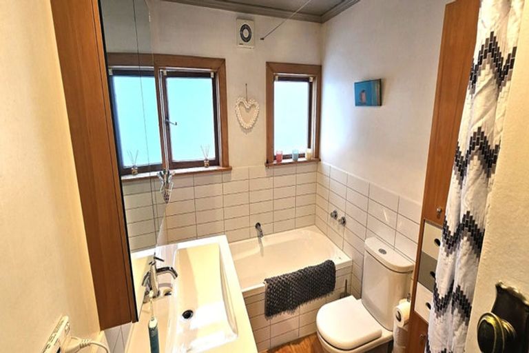 Photo of property in 43 Hartley Street, Foxton Beach, Foxton, 4815