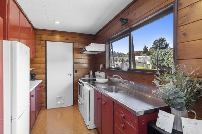 Photo of property in 18 Oaklands Grove, Clouston Park, Upper Hutt, 5018