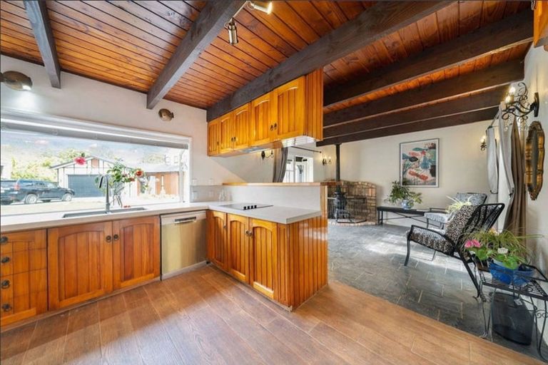 Photo of property in 68 Kaurilands Road, Titirangi, Auckland, 0604