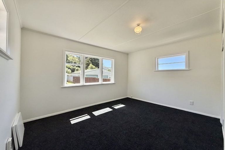 Photo of property in 12 Davis Grove, Wainuiomata, Lower Hutt, 5014