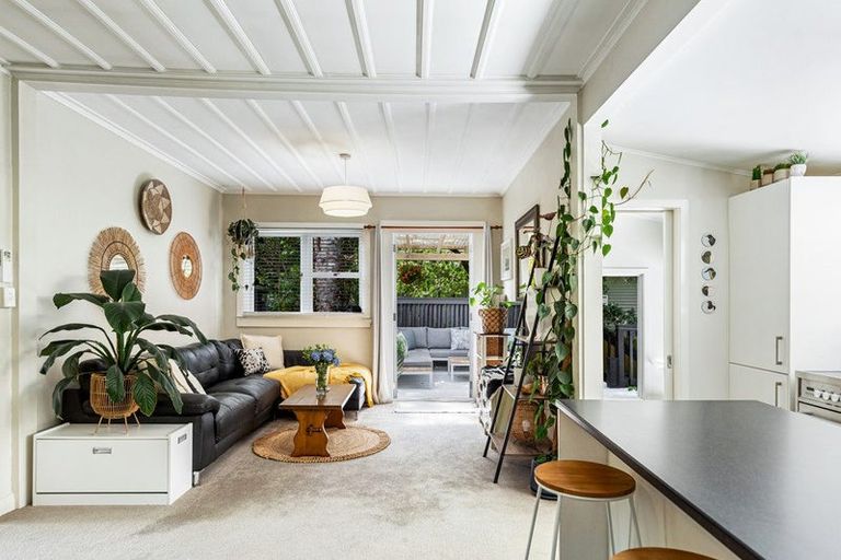 Photo of property in 218 Woodlands Park Road, Titirangi, Auckland, 0604