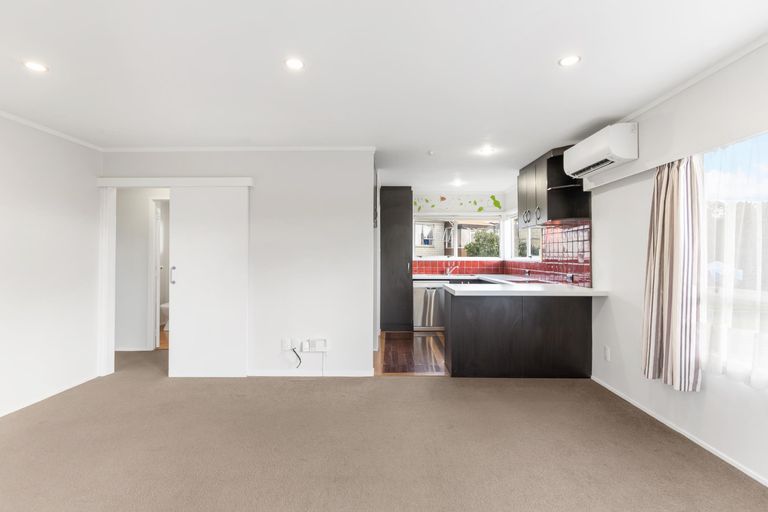 Photo of property in 1/1 Dalwhinnie Parade, Highland Park, Auckland, 2010