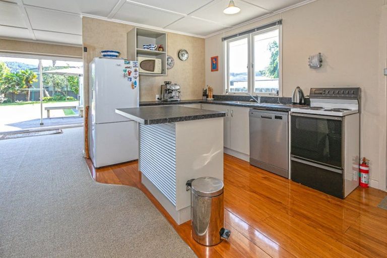 Photo of property in 102 Riverview Road, Whangamata, 3620